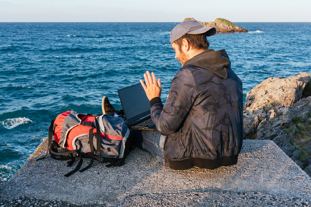 A Beginner’s Guide To Become An Effective Digital Nomad In 2022